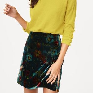 Floral velvet shift skirt